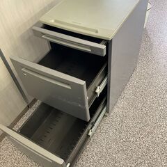デスクワゴン　オフィス家具　収納　引き出しの画像