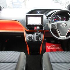 トヨタ　ヴォクシー　ＺＳ　純正９型ナビ　地デジ　バックカメラ　Ｂｌｕｅｔｏｏｔｈ　純正後席モニター　両側パワースライド　スマートキー　アイドリングストップ　オートエアコン　オートライト　ＬＥＤヘッド　純正１６ＡＷの画像