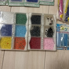 ビーズ、ボタン、小物などの画像