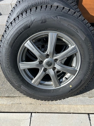 2022年製スタッドレス　ほぼ新品　225/70R16 ブリザックハリアー　cx5