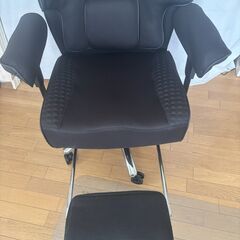 SKYE社製 ゲーミングチェア  デスクチェア オフィスチェア ハイバック 椅子 パソコンチェア オットマン付き ゲーム用チェア 135度リクライニング 社長椅子 高さ調節機能 メッシュ 通気性 (ブラック)の画像