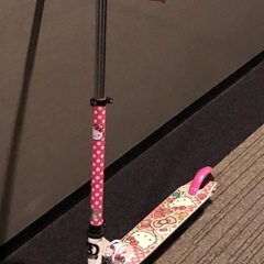 キティちゃん　キックボードの画像