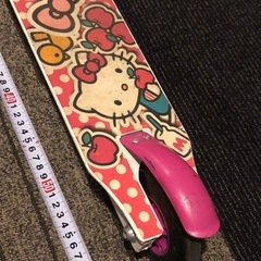 キティちゃん　キックボードの画像