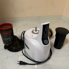 お話し中　ホールスロージューサー　kvings  クビンス 