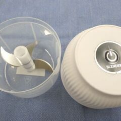 未使用 充電式 フードプロセッサー コンパクト 調理家電 みじん切り ブレンダー ホワイト 小型 西岡店の画像