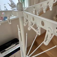 洗濯物干し　室内の画像