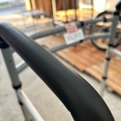 介護用品　折りたたみ歩行器の画像
