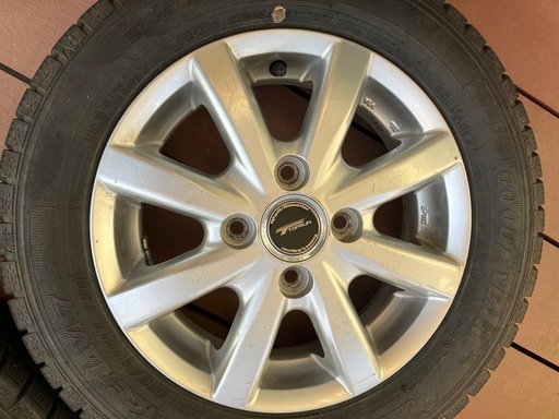 使用1シーズン　13インチ スタッドレスタイヤ ホイール付き 155/65R13 73Q