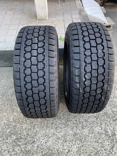 スタッドレスタイヤ　ﾌﾞﾘｼﾞｽﾄﾝ ﾌﾞﾘｻﾞｯｸ×2本