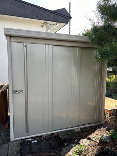 商談中　まだまだ使える中古物置  タクボ 家庭用 右開き3枚ドア 棚付き