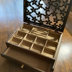 ジュエリーBOX 宝石箱　透かし彫り
