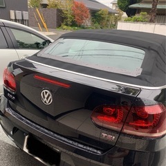 フォルクスワーゲン　ゴルフカブリオレ　黒　オープンカーの画像
