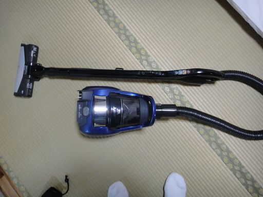 三菱電機製。１５年式、サイクロン掃除機、回転ブラシ仕様。中古、普通に使えます。