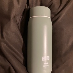 ユニクロ　ノベルティ　水筒