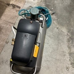エアーコンプレッサー　30l 日立　オイルフリーベビコンの画像