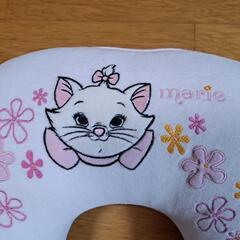 ★ディズニー マリー★授乳クッションの画像