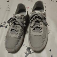 New Balanceスニーカー1000円から500円に値下げです