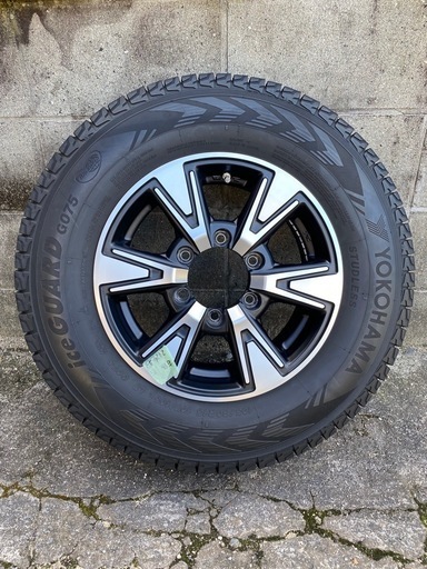 ハイエース　スタッドレス ヨコハマG075 タイヤのみ4本