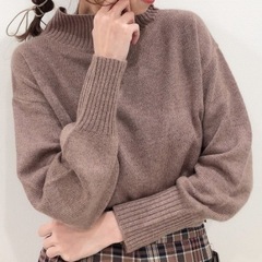 ブラウン セーターの画像