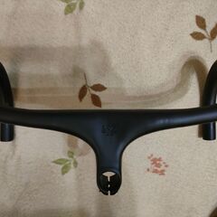 TNI SWORD ステム一体型ハンドル 超軽量 エアロハンドル 80mm ✕ 400mm 使用少 ロードバイク ハンドルの画像