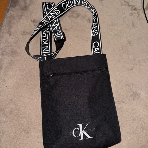 Calvin Klein肩掛けバック