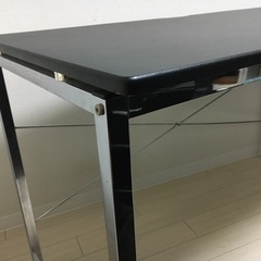 ニトリ黒机　金属フレームの画像