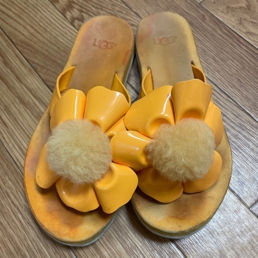 UGG サンダル\n