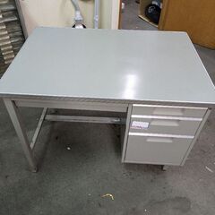 オフィスデスクの画像