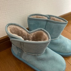 ブルー ムートンブーツ 18センチ
の画像