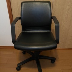 黒のオフィスチェア