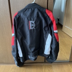 ライナー付きの軽量モーターサイクルジャケット。の画像