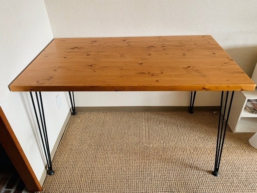 ロウヤ 木製ブラウンダイニングテーブル