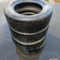 スタッドレスタイヤ4本215/65R16ダンロップ