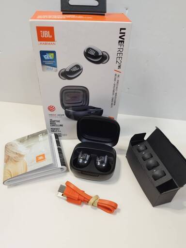【美品】JBL LIVEFREE 2 TWS ワイヤレスイヤホン