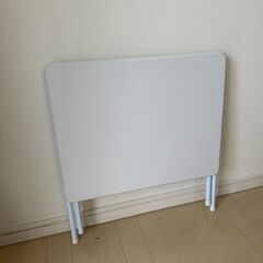 折畳みのテーブル（白）　　ニトリ　製　製品名　フレッタ