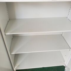 K【中古】UCHIDA/内田洋行　両開き書庫　棚３段（カギ付き）の画像