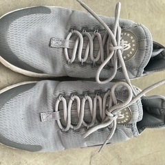 NIKE スニーカー　23.5cm