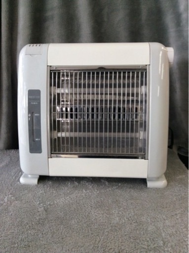 電気ストーブ　小型　FS-8616　横幅約37㎝×奥15㎝×高33㎝　フィフティ