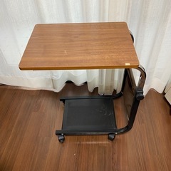 ワゴンテーブルの画像
