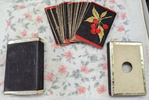 ☆マジシャントランプ・チェリー柄　中古品