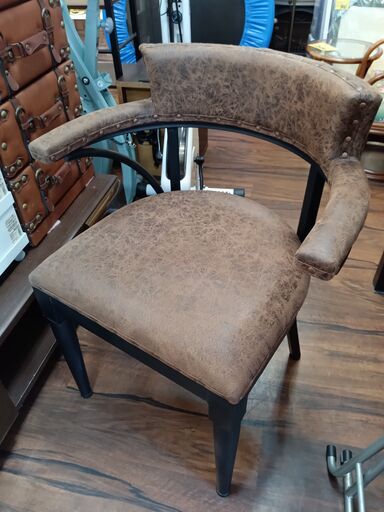 ヴィンテージ調レザーアイアンチェア　革　アンティーク　ビンテージ　アメリカン　サイズ（約）幅62×奥54×高80　座面高50㎝　　■近隣配送無料 買取GO‼　栄和店