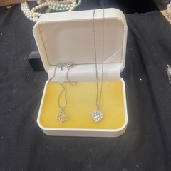 ネックレスと、アンクレットです。の画像