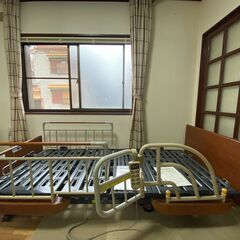 【購入者さん、決まりました！】【引取り限定】動画あり！パラマウントベッドの在宅ケアベッド楽匠 ・7F00061700A4の画像