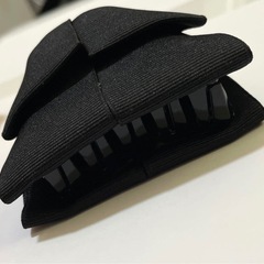 髪留め　ヘアクリップ　ブラック　ワンポイント　上品