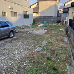 写真奥　貸農園　畑　約5坪　写真手前　駐車場　各月3000円
