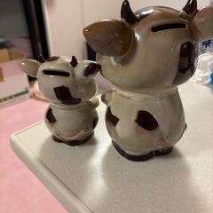 牛の貯金箱の画像