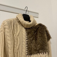 MURUA ベージュ ニットセーター タートルネックの画像