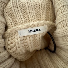 MURUA ベージュ ニットセーター タートルネックの画像