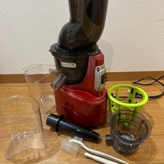 またまた！値下げしました　ジューサー 搾り方が違うから美味しくて...