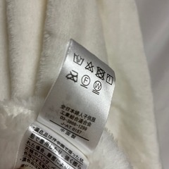 【新品⚜️】しまむら バックパールボタン付きフリースプルオーバー 長袖 白 ホワイト 4L 3XLの画像